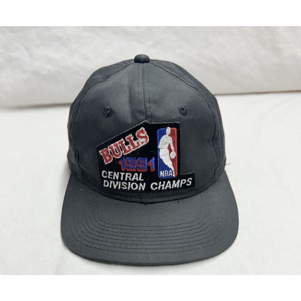 Vintage Sports Specialties Chicago Bulls 1991 Central Division Champs Hat Snap P